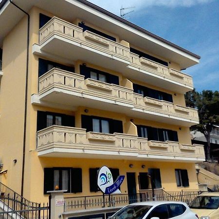 Verde Mare "Appartamenti Per Vacanze" Tortoreto Exterior photo